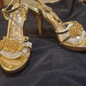 Gold Stiletto Sandals 👡 with Rhinestones and Crystals